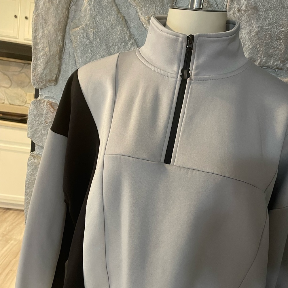 Sports Illustrated Arctic Gray Cropped Long Sleeve Quarter Zip Pullover- Large - Picture 4 of 12